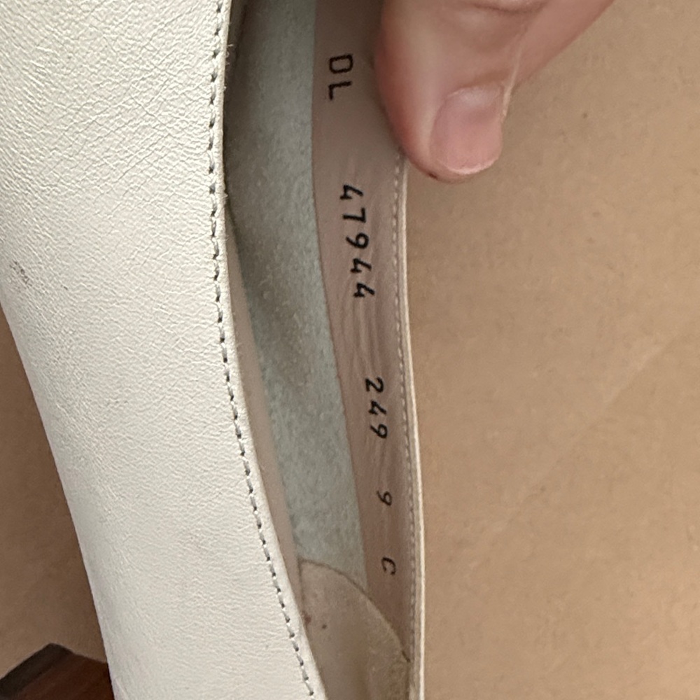 Salvatore Ferragamo Beige Leather Flats with Gold Buckle - Picture 5 of 7